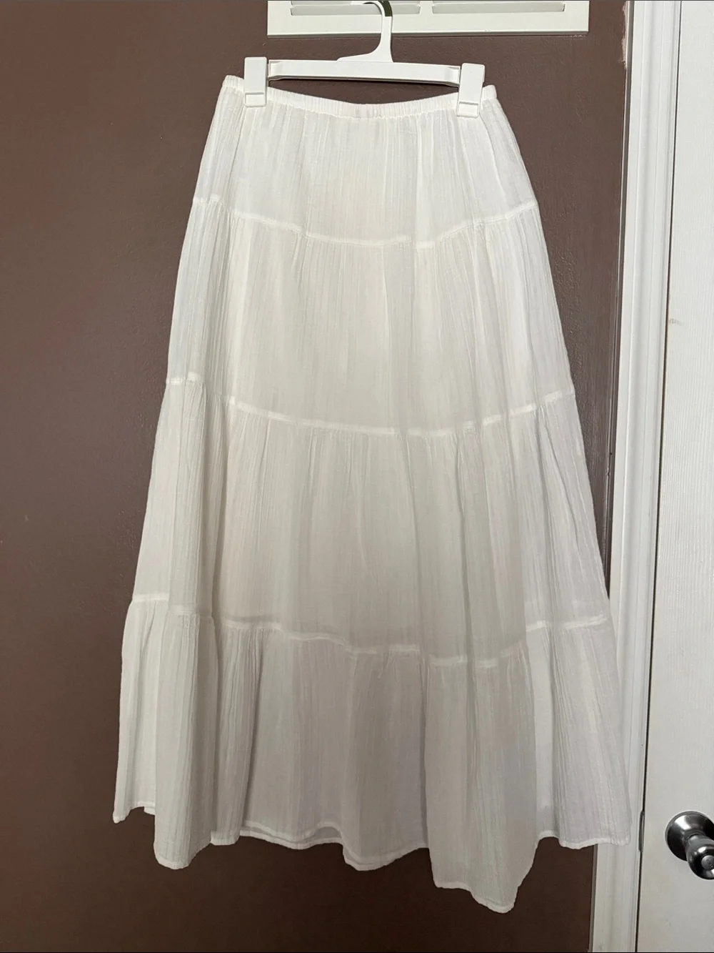 Universal Threads Women’s White Tiered Maxi Skirt - Lightweight Flowing Design